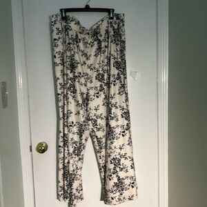 White and black print wide width pants size 4X